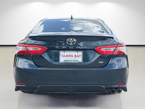 Used 2020 Toyota Camry SE w/ Convenience Package FWD image 4