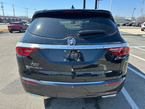 Used 2024 Buick Enclave Essence w/ Technology Package image 17