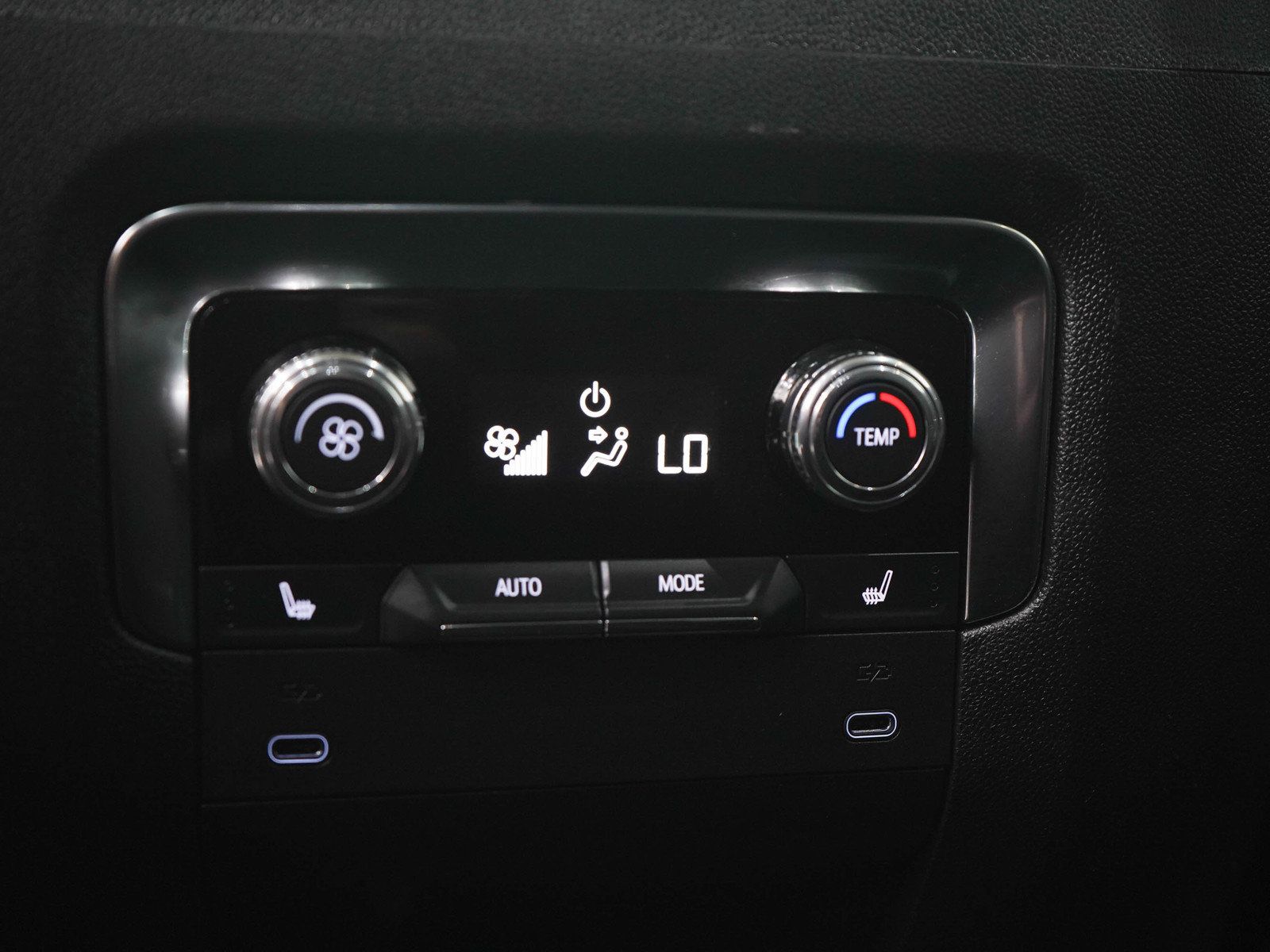 Used 2025 GMC Yukon Denali w/ Sun & Power Step Package AWD/4WD image 18