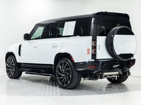 Used 2025 Land Rover Defender 110 V8 AWD/4WD image 2