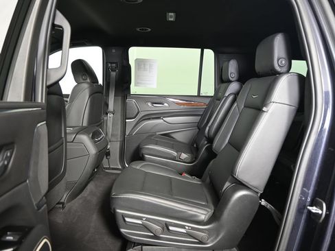 Used 2024 Cadillac Escalade ESV Luxury w/ LPO, Floor Liner Package AWD/4WD image 18