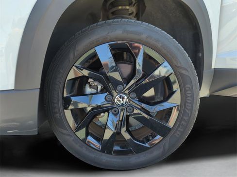 Certified 2023 Volkswagen Taos SE w/ Panoramic Sunroof Package image 46