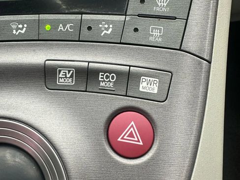 Used 2013 Toyota Prius Three w/ Solar Roof Pkg image 19