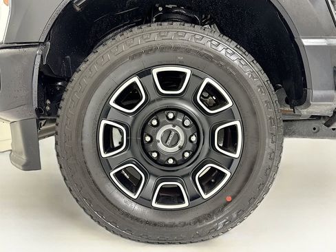 Used 2024 Ford F350 Platinum w/ FX4 Off-Road Package image 29