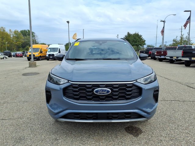 Certified 2024 Ford Escape ST-Line AWD/4WD image 2