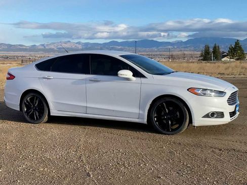 Used 2016 Ford Fusion SE image 3