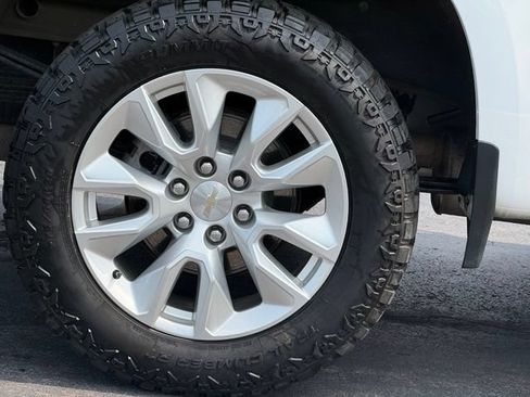 Used 2023 Chevrolet Silverado 1500 Custom AWD/4WD image 13