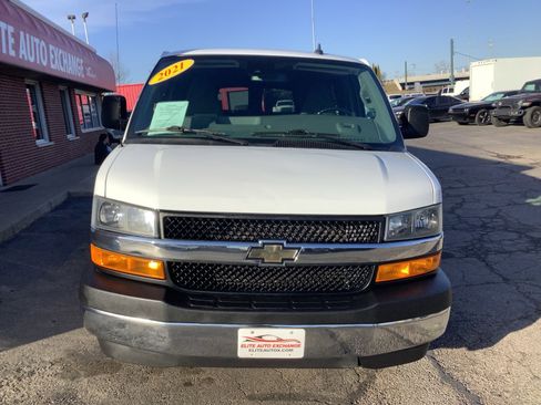Used 2021 Chevrolet Express 3500 LT w/ LT Preferred Equipment Group image 2