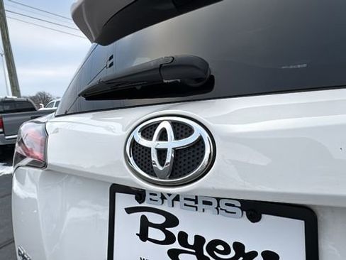 Used 2018 Toyota RAV4 LE image 33