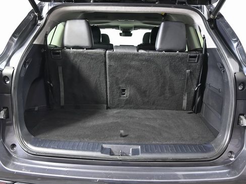 Used 2020 Toyota Highlander XLE image 17