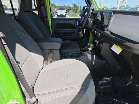 Used 2025 Jeep Gladiator Sport image 10