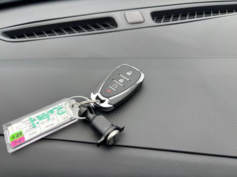 Used 2025 Chevrolet Trax LT image 21