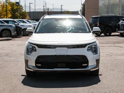 Used 2023 Kia Niro Wave FWD image 2