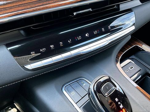 Used 2022 Cadillac Escalade Premium Luxury w/ Performance Package AWD/4WD image 34