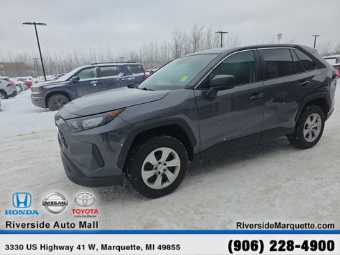 Used 2022 Toyota RAV4 LE image 5