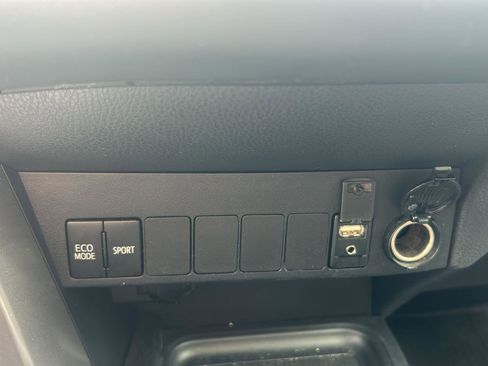 Used 2018 Toyota RAV4 XLE w/ Plus Extra Value Package AWD/4WD image 19