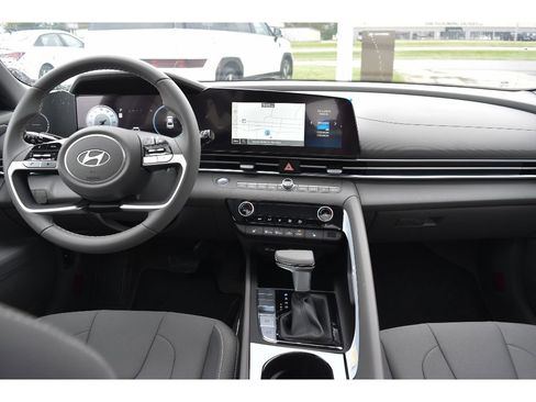 New 2025 Hyundai Elantra SEL image 32