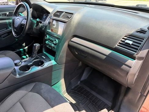 Used 2018 Ford Explorer XLT w/ Equipment Group 201A AWD/4WD image 12