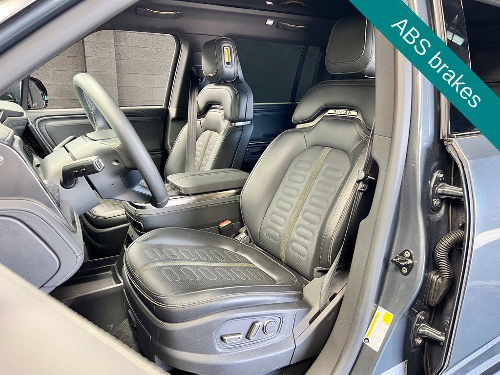Used 2025 Rivian R1S Adventure Dual AWD/4WD image 9