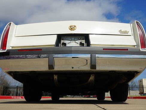 Used 1993 Cadillac Fleetwood Sedan image 13