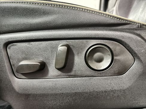 Used 2023 Chevrolet Suburban Premier image 14