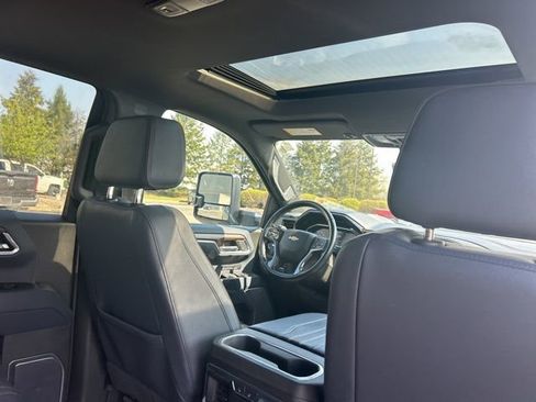 Used 2023 Chevrolet Silverado 1500 High Country w/ Technology Package image 9