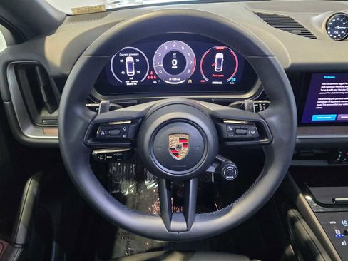 Used 2024 Porsche Cayenne Coupe image 23
