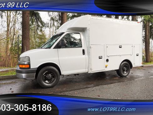 Used 2004 Chevrolet Express 3500 w/ Chrome Appearance Package RWD image 5