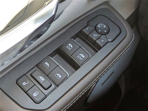 New 2026 Chrysler Pacifica Select image 57