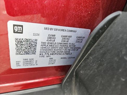 Used 2025 Chevrolet Trax LT FWD image 23