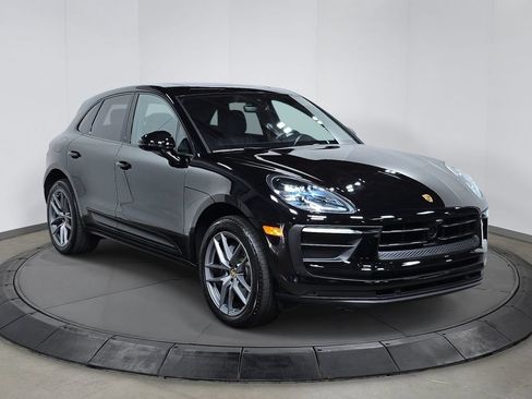 Certified 2026 Porsche Macan AWD/4WD image 9