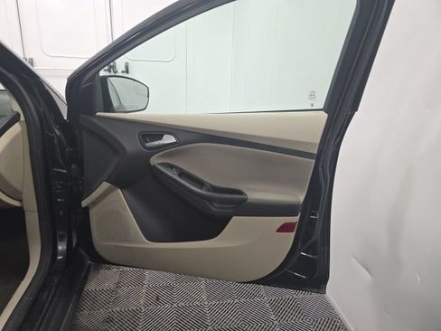 Used 2014 Ford Focus SE FWD image 12