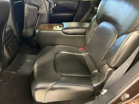 Used 2017 INFINITI QX80 w/ Driver Assistance Package image 24