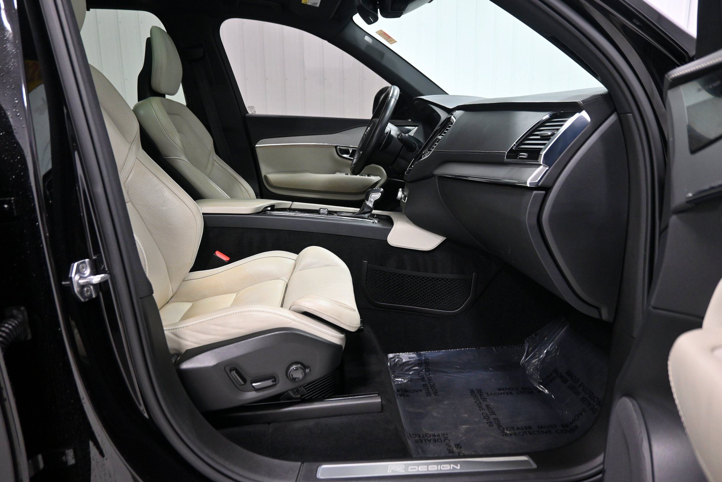 Used 2020 Volvo XC90 T6 R-Design w/ Protection Package Premier AWD/4WD image 27