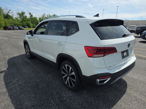 Used 2022 Volkswagen Taos SE FWD image 6