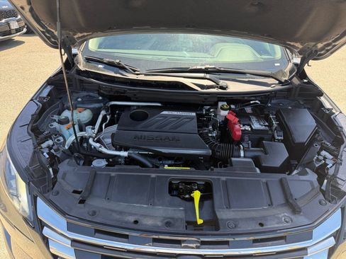 Used 2025 Nissan Rogue SV FWD image 34
