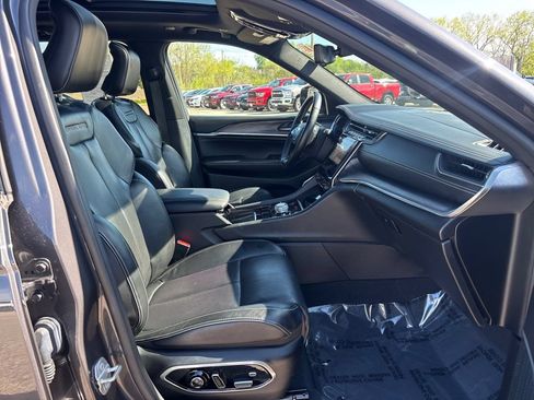 Used 2022 Jeep Grand Cherokee Overland w/ Adv Protech Group III AWD/4WD image 38