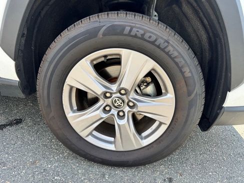 Used 2025 Toyota RAV4 XLE AWD/4WD image 32