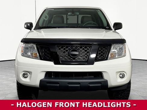 Certified 2021 Nissan Frontier SV w/ Midnight Edition Floor Mats AWD/4WD image 2