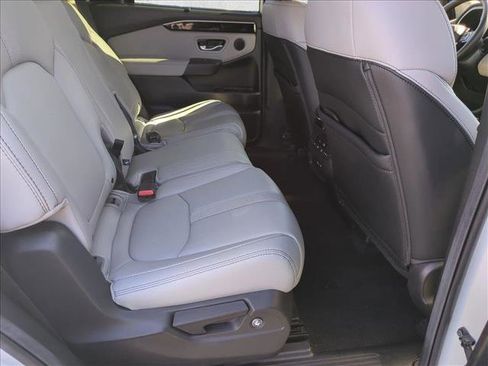 Used 2025 Honda Pilot EX-L image 19