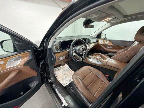Used 2024 Mercedes-Benz GLS 450 4MATIC image 10