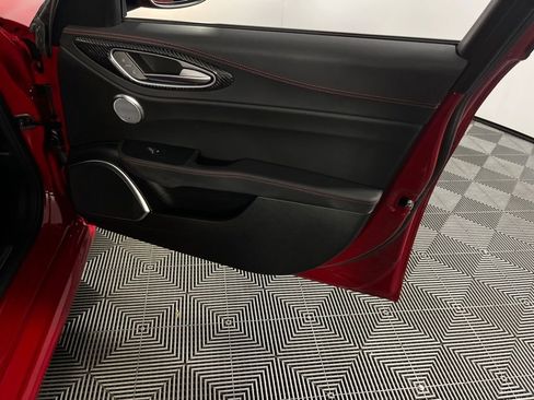 Used 2023 Alfa Romeo Giulia Estrema image 32