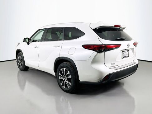 Used 2023 Toyota Highlander XLE AWD/4WD image 7