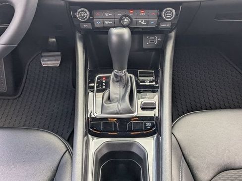 Used 2025 Jeep Compass Latitude w/ Convenience Group AWD/4WD image 18