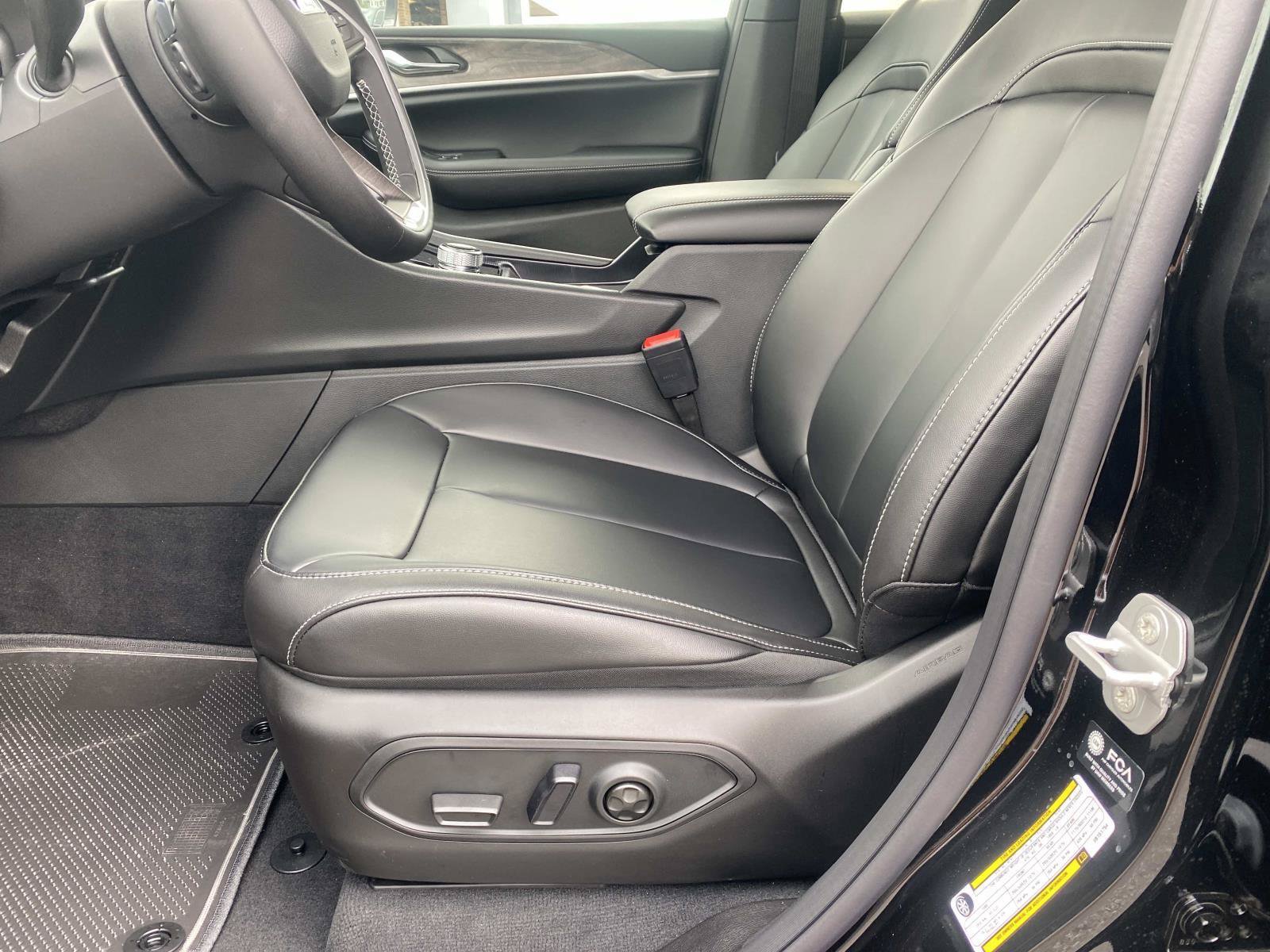 New 2027 Jeep Grand Cherokee Limited AWD/4WD image 13