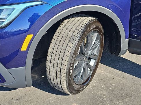 Used 2024 Volkswagen Tiguan SE image 35