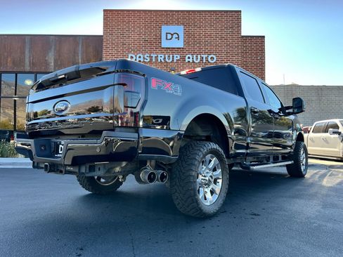 Used 2017 Ford F250 Lariat w/ Lariat Ultimate Package image 6