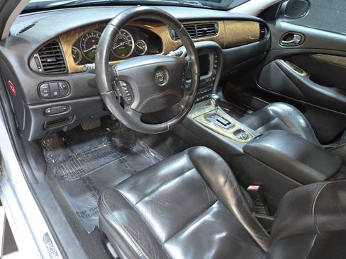 Used 2005 Jaguar S-TYPE R RWD image 7