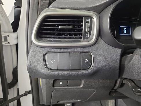 Used 2017 Kia Sorento LX w/ LX Convenience Package image 28