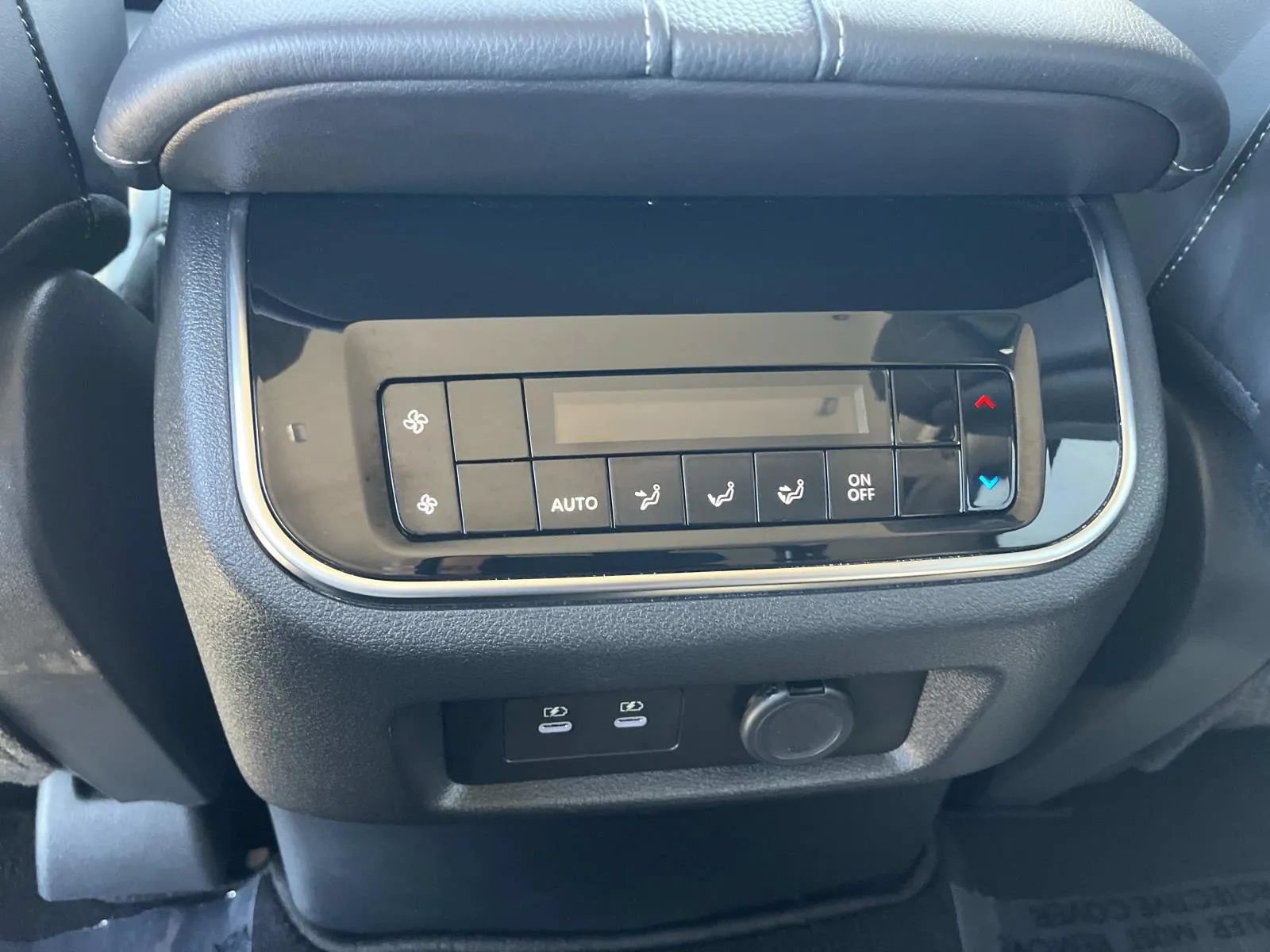 Used 2025 Nissan Armada SV RWD image 17